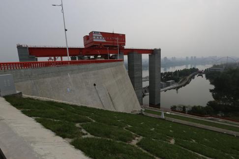 Transverse wave of dam 9