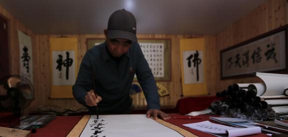 Elegant Room with Ink Aroma 4