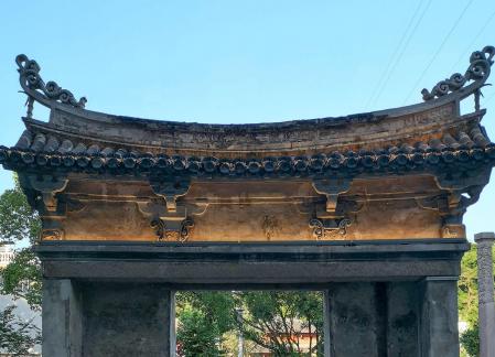 Under the heavy eaves 2