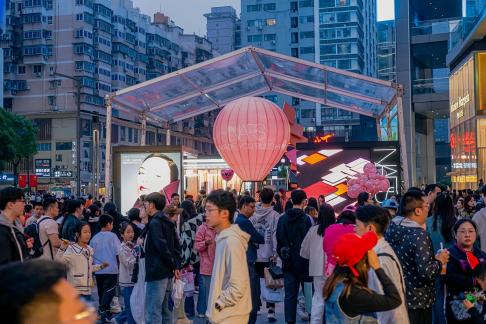 The flow of peopleduring holidays16