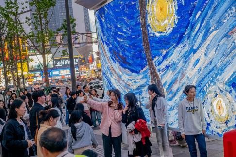 The flow of peopleduring holidays17