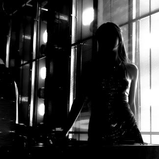 Female DJ 1