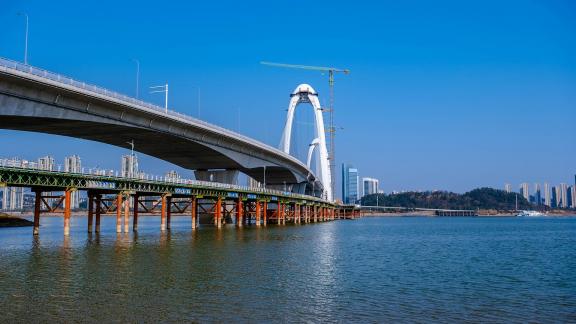The bridge under construction 1