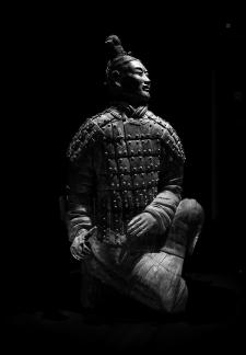 The kneeling figurine