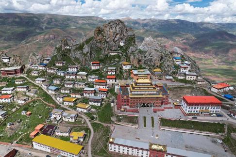 Colorful settlement 9