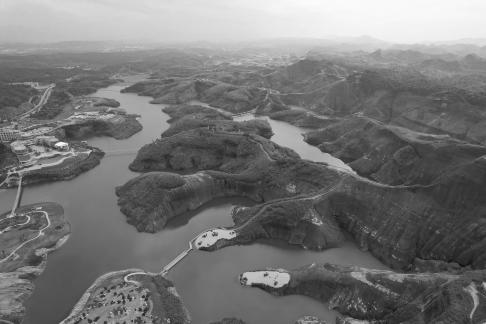 by the mountains and rivers 18