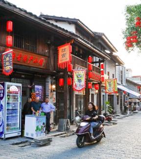 A glimpse of the market 13