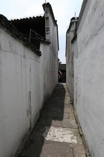 Under the tile flowing light 10