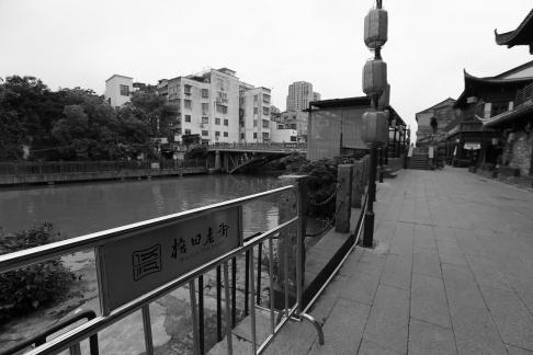 Light reflecting water charm 3