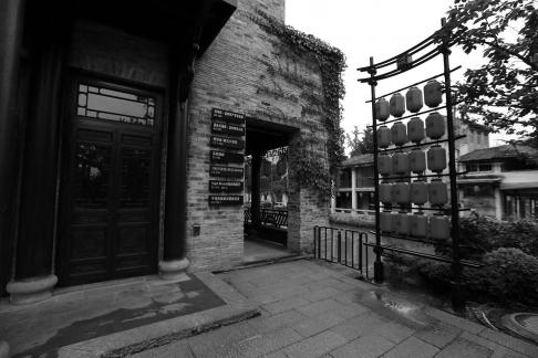 Light reflecting water charm 5