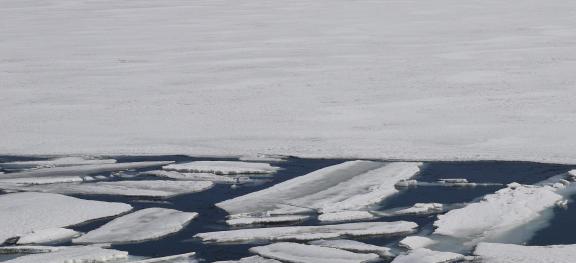 Snowy Lake scenery 29