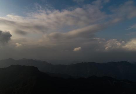 Between Yunshan Mountains 18