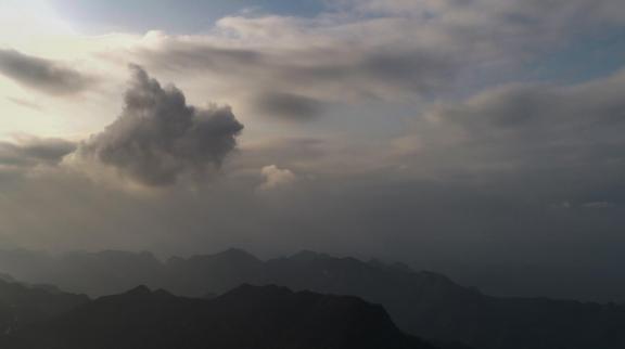 Between Yunshan Mountains 19