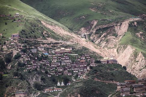 Mountain Dwelling Scene 29