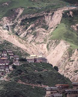 Mountain Dwelling Scene 28