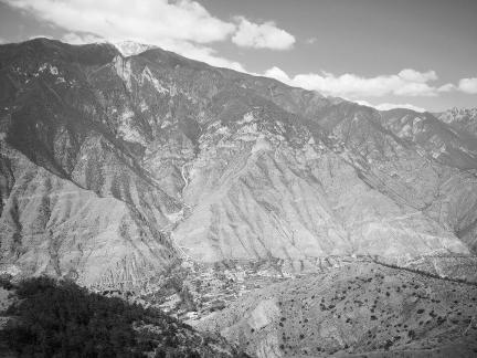 Mountains and waters intertwine 4