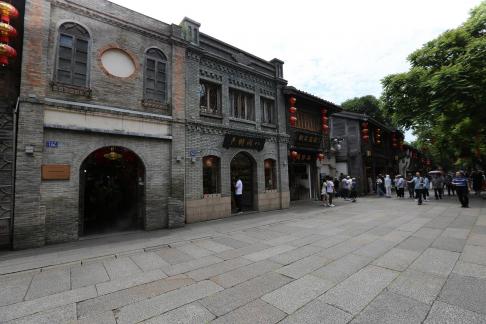 Three Lanes and Seven Alleys 1