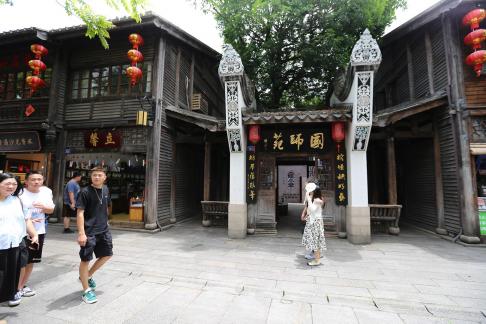 Three Lanes and Seven Alleys 5