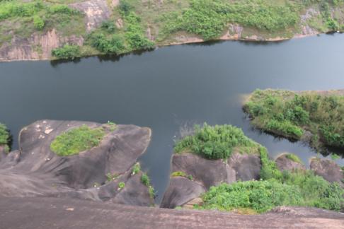 Between mountains and rivers 5