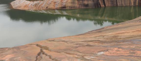 Between mountains and rivers 7