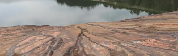 Between mountains and rivers 8