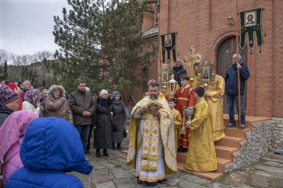 Priest and believers-2