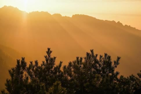 Between Yunshan Mountains 33