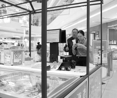 Strolling around the mall 31