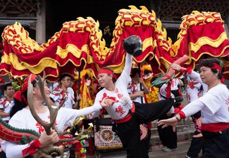 Dance with the drunken dragon