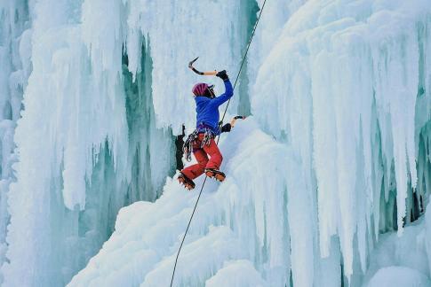 Ice climbing 02