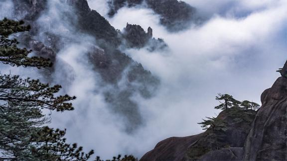 Mount Huangshan in fog 10
