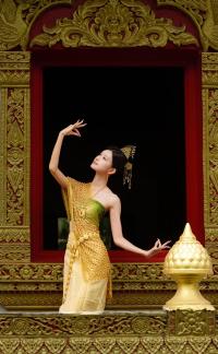 A young Dai girl