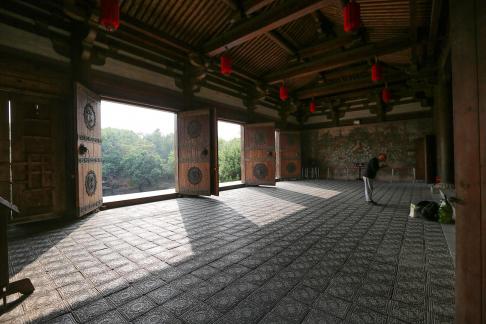 Deep courtyard slanting sun 1