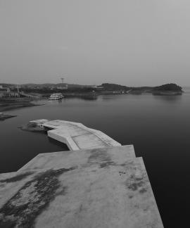 Clouds and water flow leisurely 4