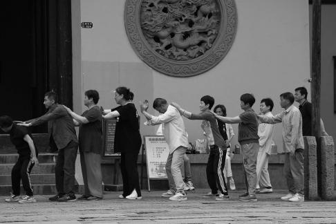 Traveling together in groups 5