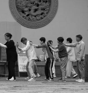 Traveling together in groups 6