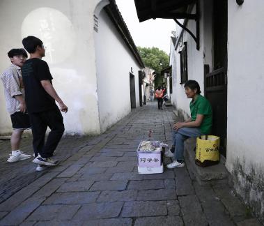 The alley stretches leisurely 7