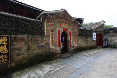 Earth house wooden building 11