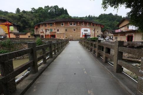 Round house and deep courtyard 7