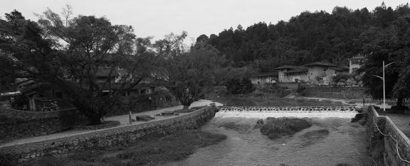 Round house and deep courtyard 12