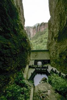 Deep mountains and deep pools 4