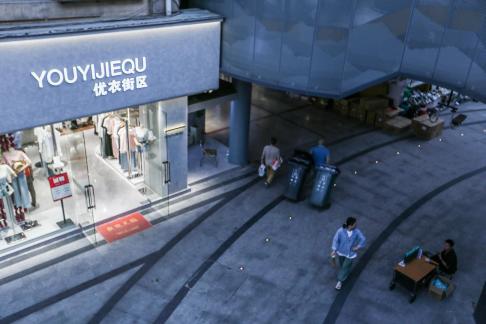 Floating light in the marketplace15