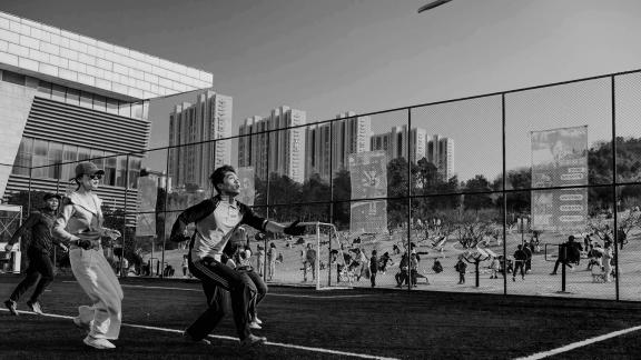Young people playing frisbee 1