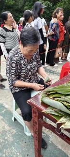 Zongzi making competition