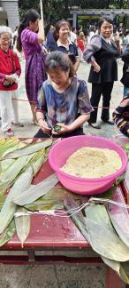 Zongzi making competition 7