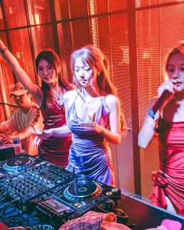 bar DJ 2