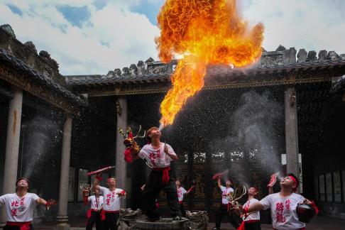 Drunken dragon dance in fire
