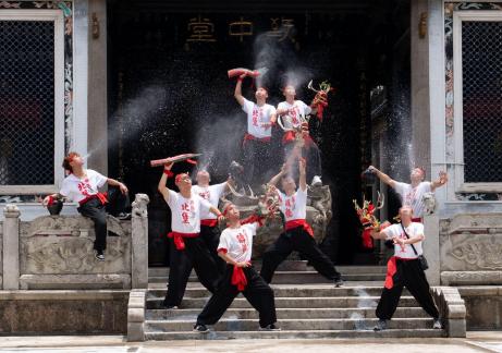 Drunken dragon dance
