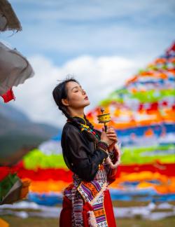 Praying girl