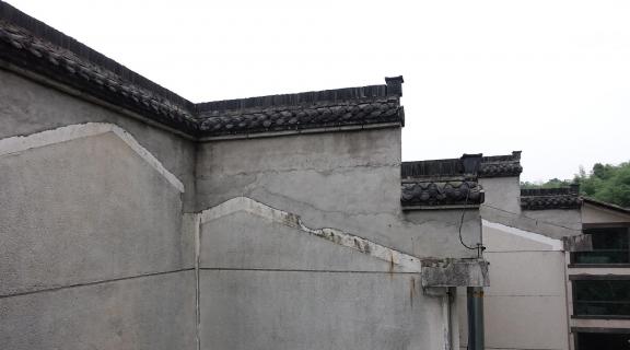 Courtyard wall4